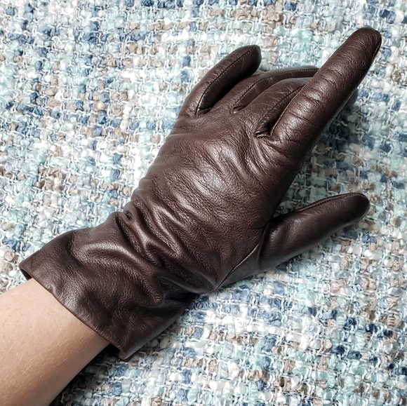 Nordstrom Accessories - 💥FLASH SALE💥 Cashmere lined leather gloves